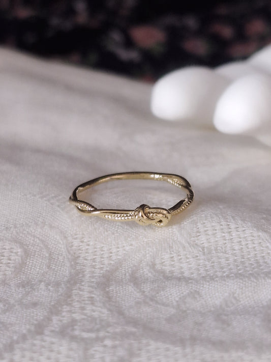 Knot ring