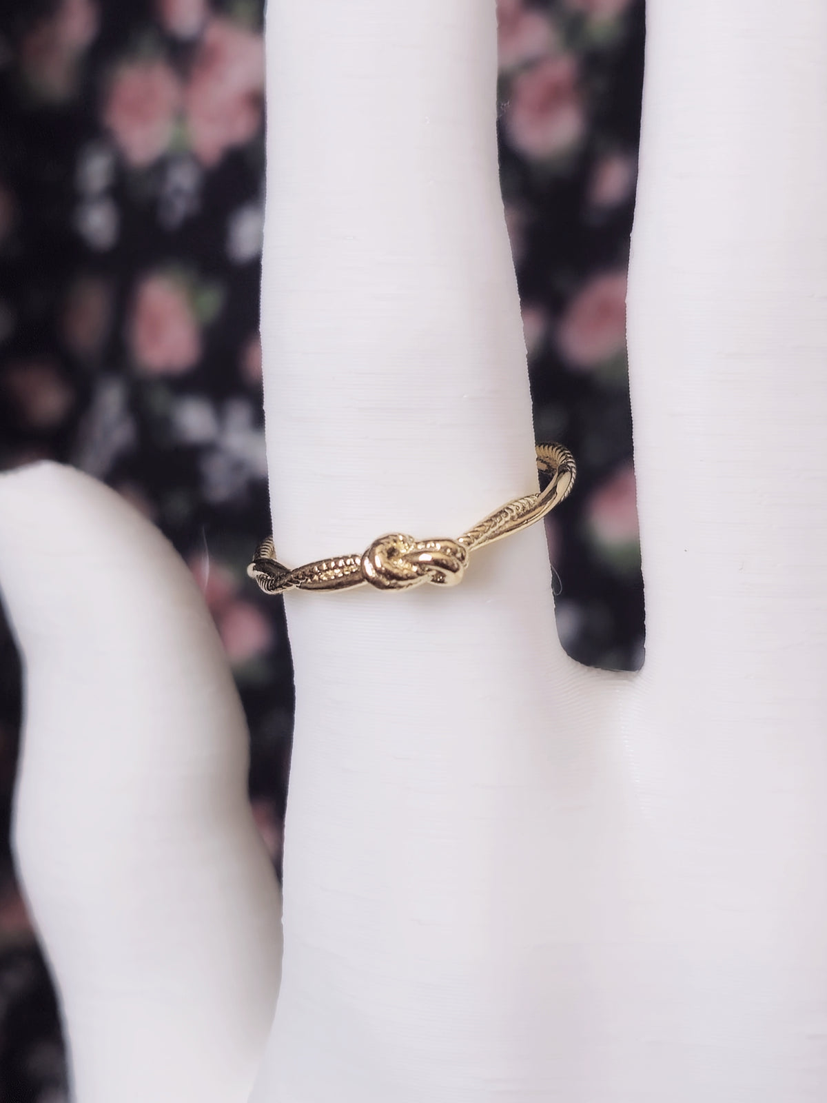 Knot ring