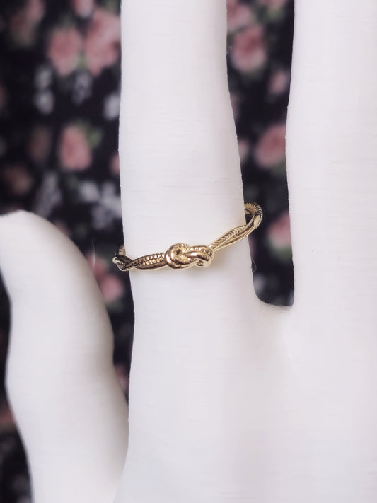 Knot ring